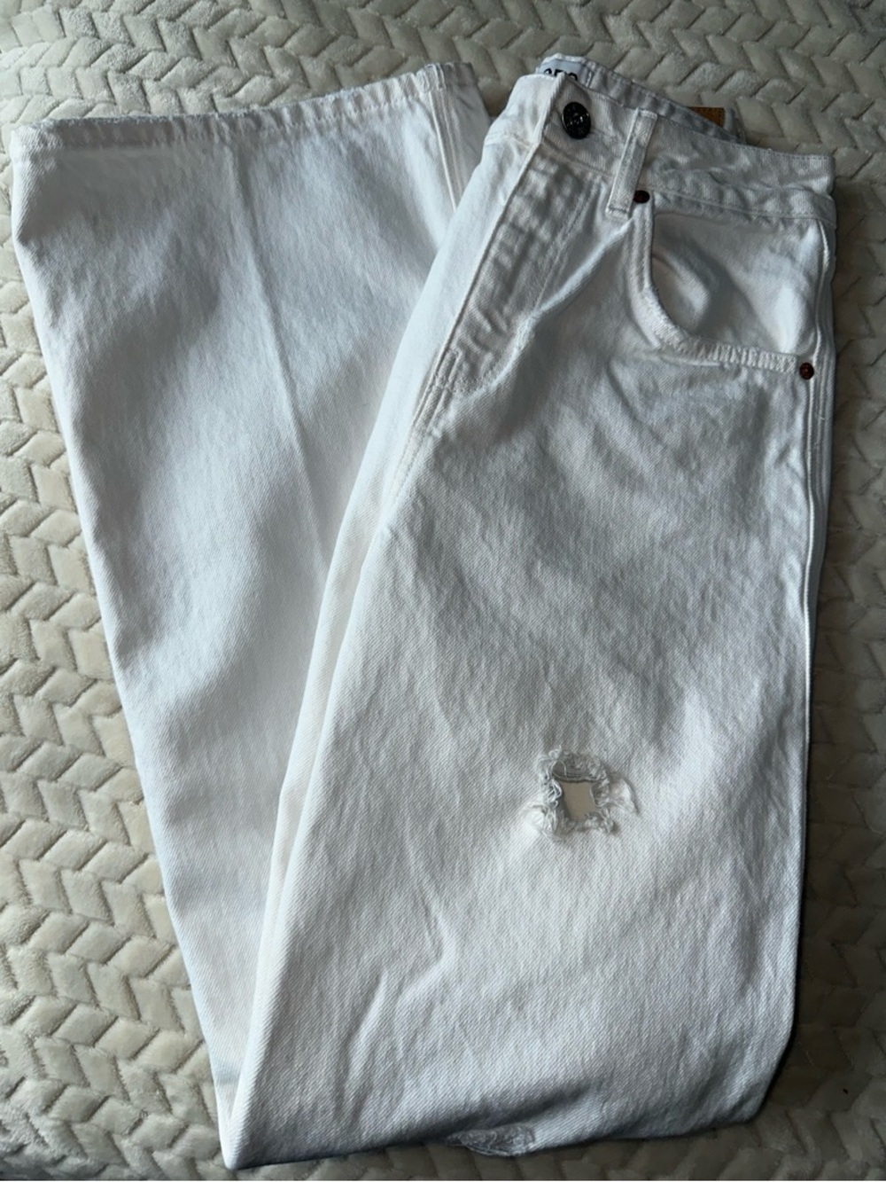 Urban Outfitters BDG High Waisted Puddle Jeans White Size 27/32